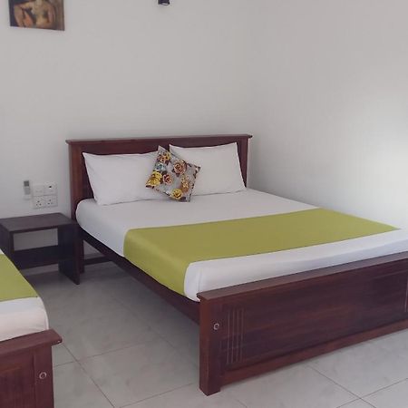 Lake Edge Resort Anuradhapura Esterno foto