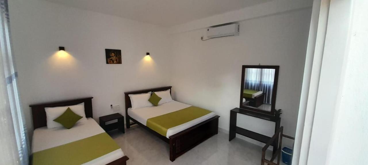 Lake Edge Resort Anuradhapura Esterno foto