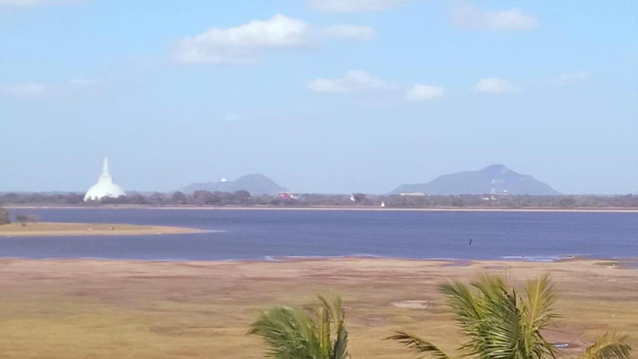 Lake Edge Resort Anuradhapura Esterno foto
