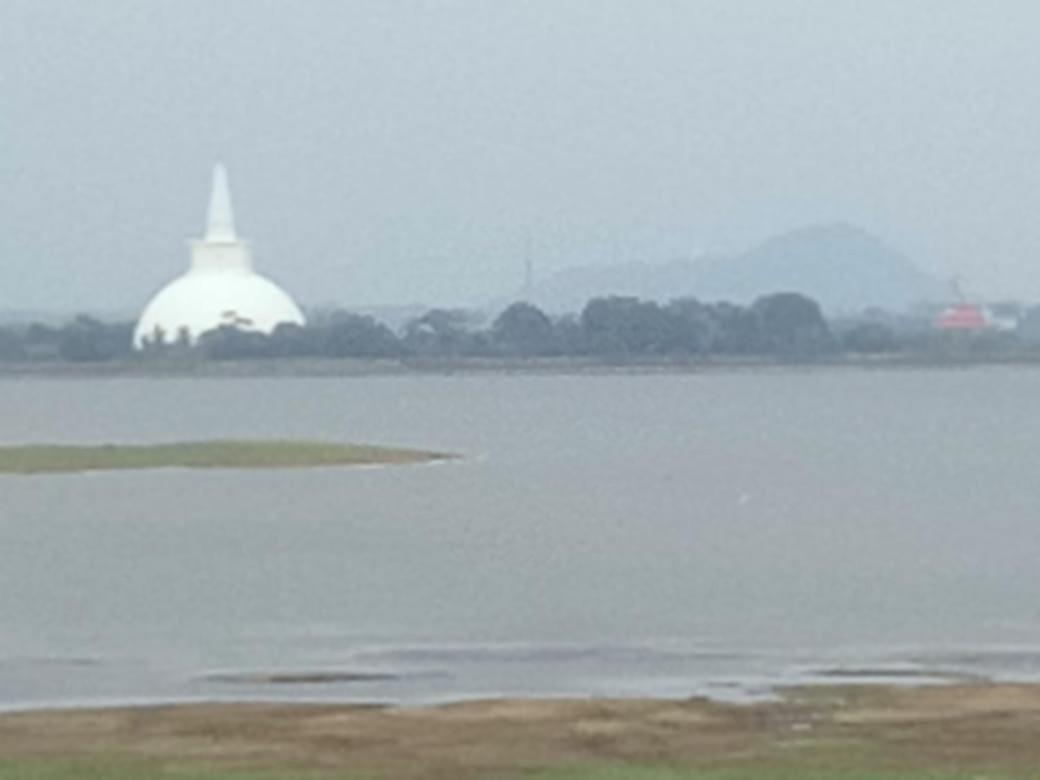 Lake Edge Resort Anuradhapura Esterno foto