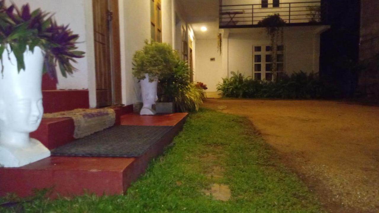Lake Edge Resort Anuradhapura Esterno foto