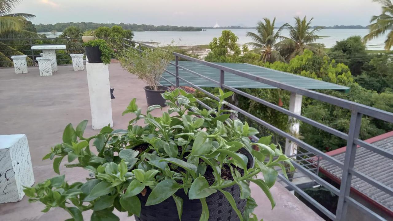 Lake Edge Resort Anuradhapura Esterno foto