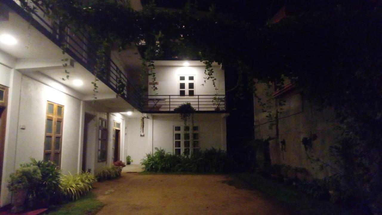 Lake Edge Resort Anuradhapura Esterno foto