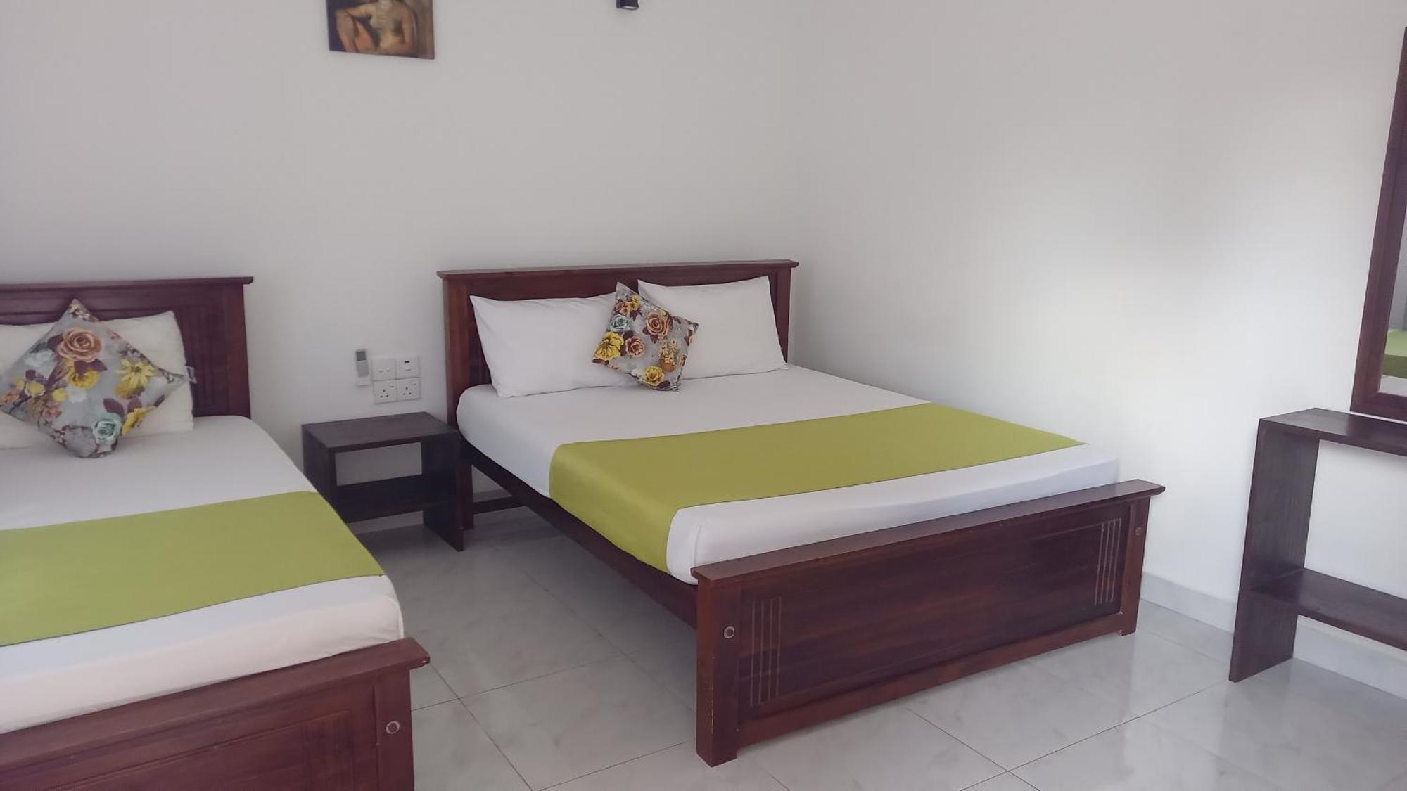 Lake Edge Resort Anuradhapura Esterno foto